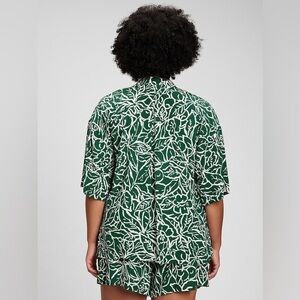 GAP Boyfriend Fit‎ Green Graphic Button Up Resort Shirt XL